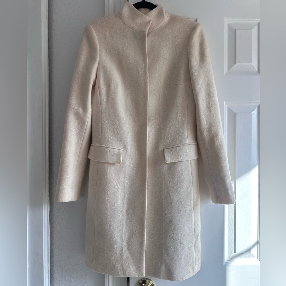 Ellie Tahari Cream Coat with embroidered detail Size Small